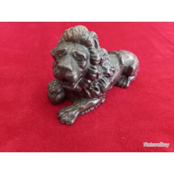 ancienne petite sculpture du lion de BELFORT