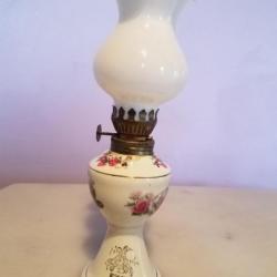lampe ancienne en porcelaine 23 cm en état de fonctionnement