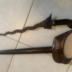 kriss ancien et son fourreau en bois 19eme?