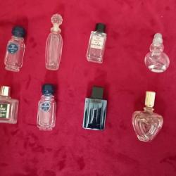 lot de 8 miniatures vides de parfum  ( CHANEL / GUERLAIN /  ETC )