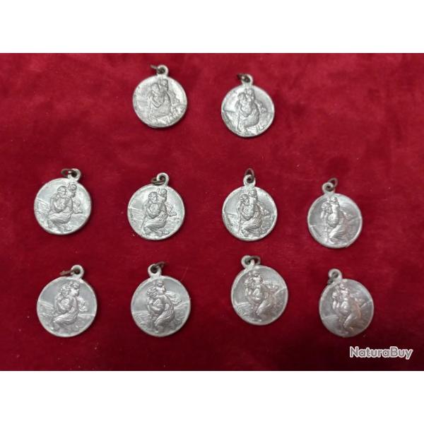 lot de 10 pendentifs religieux anciens