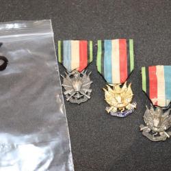 Lot de 3 médailles de guerre originales " Médaille des vétérans de la Guerre 1870 - 1871"