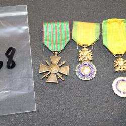 Lot de 3 médailles de guerres originales : - Médaille troisième République Valeur et Discipline auth