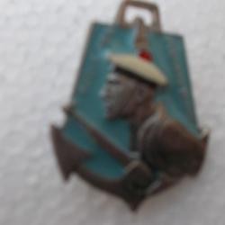 insigne des fusiliers marins à SIROCO,cap matifou alger, autre insigne ,état neuf