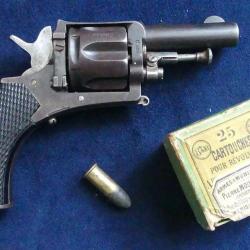 Beau revolver de type bulldog calibre 320 PC  fabrication St Etienne