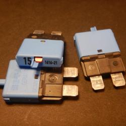 Fusible a réarmement 15A - 12/24 Volts