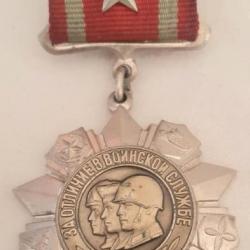 UR384202a (30) Médailles de 2° classes pour services militaire éminents