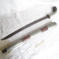 144)  trés  belle arme ancienne , lame yatagan avec fourreau , lame indonésienne appelée golok.