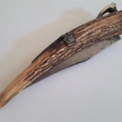 Couteau pliant de chasse, manche bois de cerf (cornillon), ressort en fer, lame à contre-tranchant