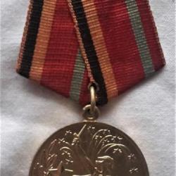 UR355010a (15) Médaille commémorative 1945-1975