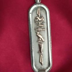 ancien pendentif cartouche égyptien en argent et plaqué or  + ancienne chaine argent maille anglaise