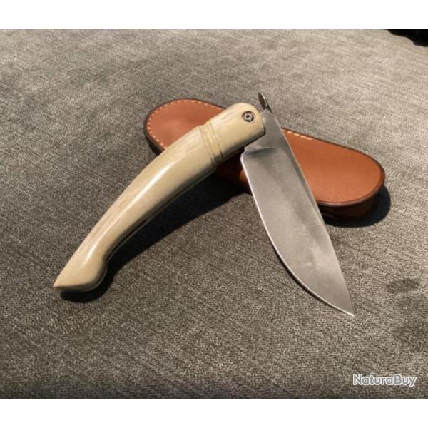 Superbe couteau de type Pimontais de M. MOING Bois de cerf poli