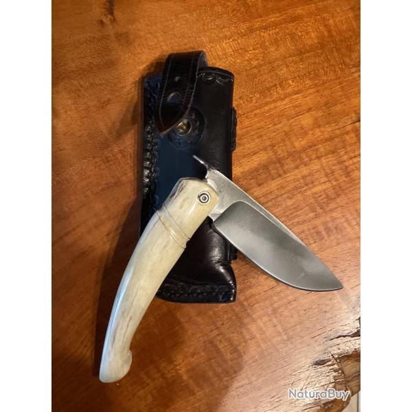 Superbe couteau de type Pimontais de M. MOING Bois de cerf poli et son tui cuir