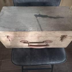 ancien grand  coffret valise à queue d'aronde en bois et métal