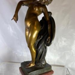 L'amour blessé sculpture en bronze femme
