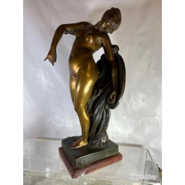 L'amour bless sculpture en bronze femme