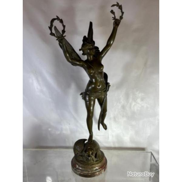 La victoire sculpture en bronze
