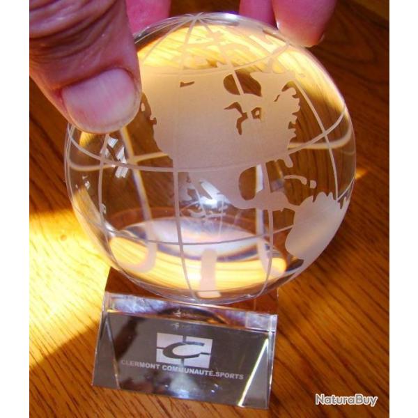 MAGNIFIQUE MAPPEMONDE MOBILE EN CRISTAL- OBJET TRES LOURD SUR SOCLE CREUS- TOURNE SUR ELLE MME-