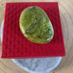 Galet Opale verte de Madagascar : poids 35 g (Promo de Noel )