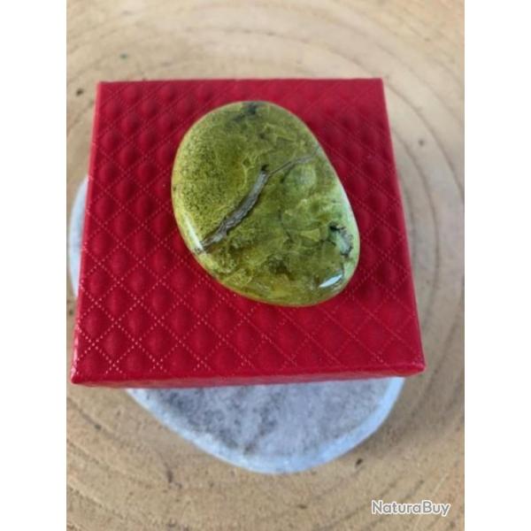 Galet Opale verte de Madagascar : poids 35 g