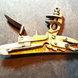 SUPER PRIX ...PL158  ( Platine &agrave; silex pistolet ou fusils   ) neuf jamais servie  pr&eacute; 20&egrave;