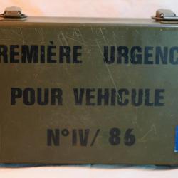 boite 1ère urgence caissette pharmacie française véhicule JEEP