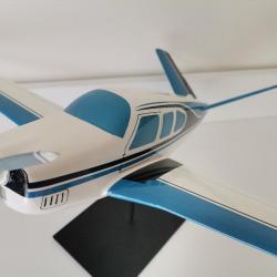 Maquette avion tourisme Beechcraft Bonanza bois métal socle