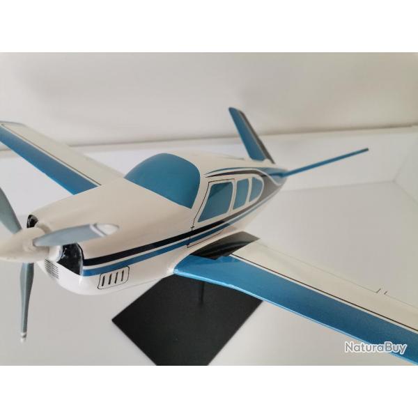 Maquette avion tourisme Beechcraft Bonanza bois mtal socle