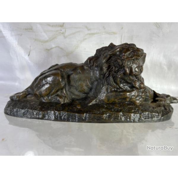 BARYE Antoine Louis sculpture bronze Lion dvorant une antilope