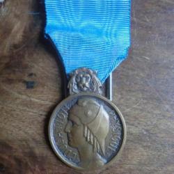 medaille D HONNEUR DE L EDUCATION PHYSIQUE