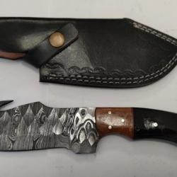 Couteau de chasse skinner, lame silex en acier damas 256 couches manche en corne,  ref D13