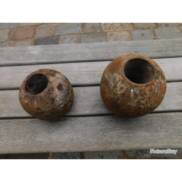 LOT DE 2 BOULETS 17 SIECLE 18 SIECLE 19 SIECLE ?