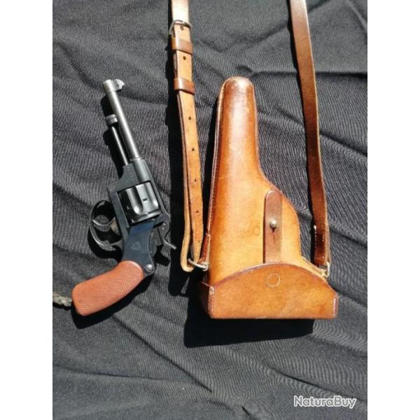 Revolver suisse 1882-29 état neuf avec son holster