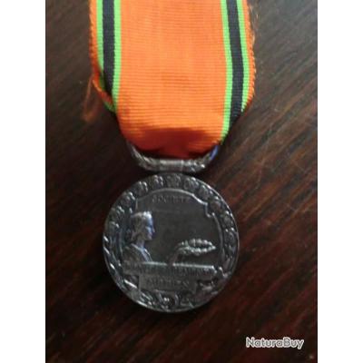 Médaille Civile "Encouragement Au Bien" - Sans Ruban - Modèle Ancien (c26)