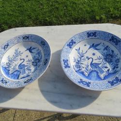Exeptionnel Grande paire d'assiette paon à décor floral Delft (Koninklijke Porceleyne Fles) Vintage