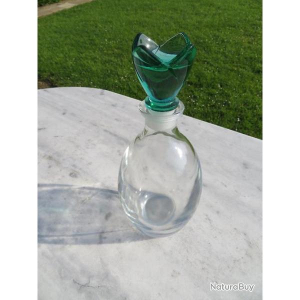 Belle carafe en verre avec bouchon d'origine couleur verte