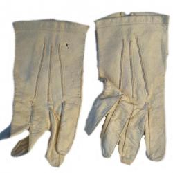 Paire de gants en cuir blanc de ROUSSEAU NIORT de l'armée française réglementaire