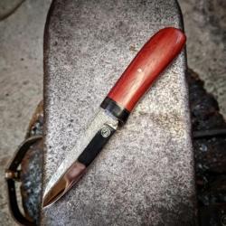 Couteau artisanal forgé manche redheart