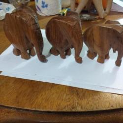 3 beaux éléphants sculpter assez lourd je pense en événement royal très beau veinage Paypal refusé