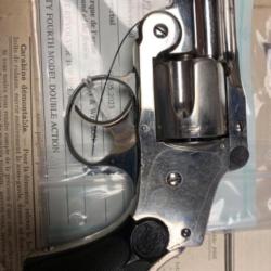 Revolver  hamerless smith and wesson snubnose 38