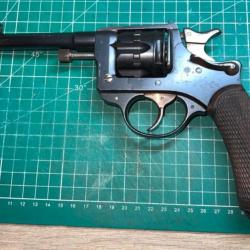 Revolver modèle 1892 civil avec plaque de recouvrement à pédale ( clef )
