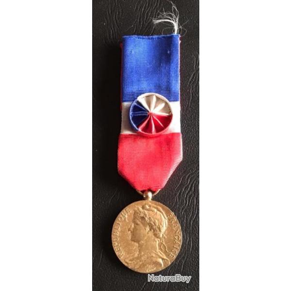 Medaille d'Honneur du Travail - Echelon OR - avec rosette 1977