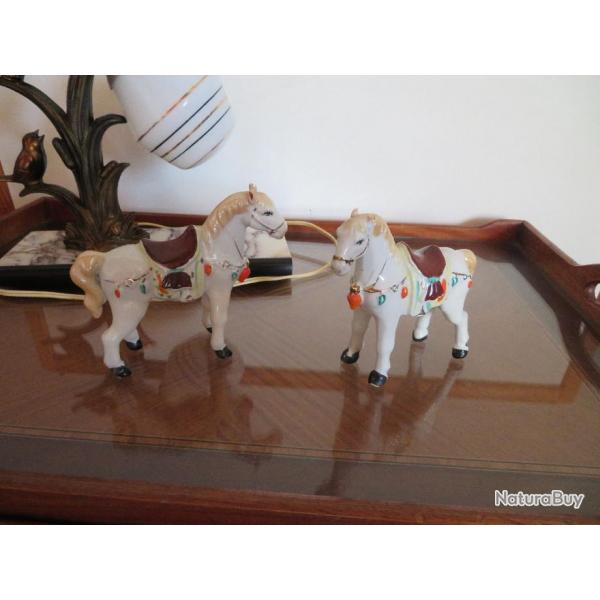 Lot de 2 petits chevaux ancien en porcelaine polycrome peint a la main (FRANCE - Dbut XXme)