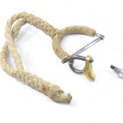 Cadenas marin pour sac Paco avec corde tressée et cadenas. Marin WW2 ou Indochine ?