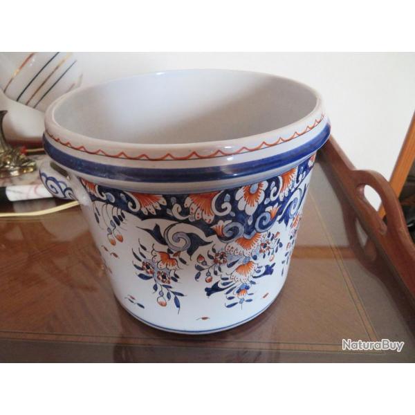 Ancien rafraichissoir a bouteilles formant cache-pot en faience dans le gout de ROUEN (XXme)