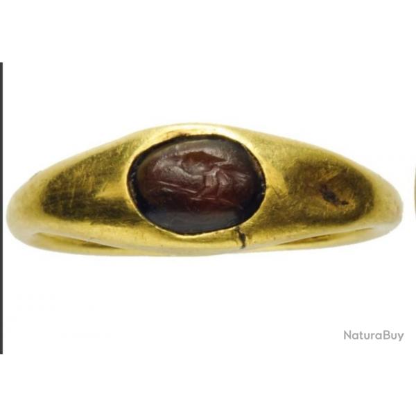 Empire Romain : Bague en or avec intaglio de corbeau sur branche. Roman gold ring (I - II siècle)