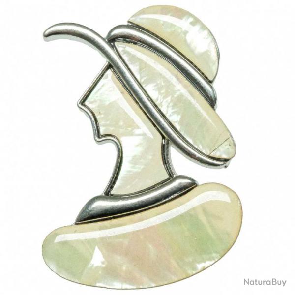 Broche buste dame au chapeau avec nacre blanche