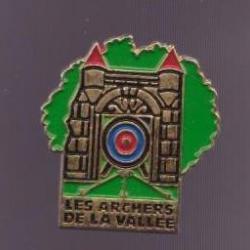 Pin's Tir À L'arc Archers De La Vallée Chateau Ref 1334b