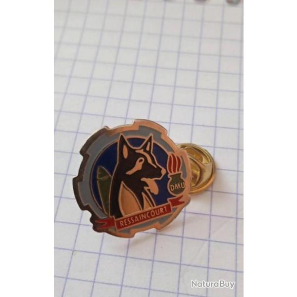 Pin's Chien Militaire Ressaincourt Dmu Dpt Munitions ? Rf 2612b