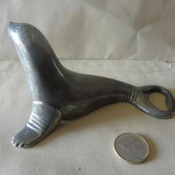 vintage décapsuleur et ouvre-bouteille forme phoque plaque argent
